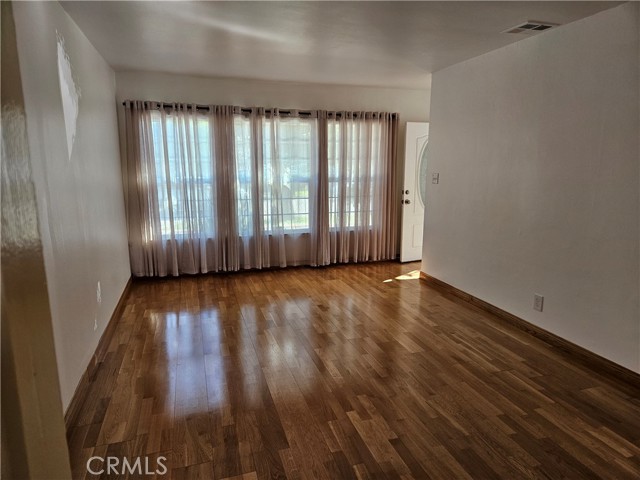 Detail Gallery Image 23 of 39 For 18237 Valley Vista Bld, Tarzana,  CA 91356 - 2 Beds | 1 Baths