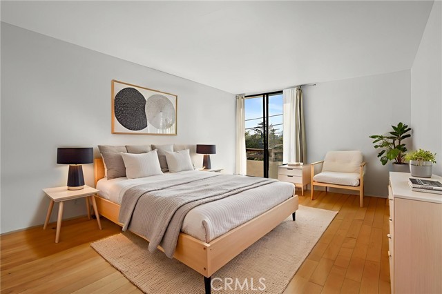 911 N Kings Road, West Hollywood CA: https://media.crmls.org/medias/10dc3631-de32-4dd8-b541-554b47a591c8.jpg
