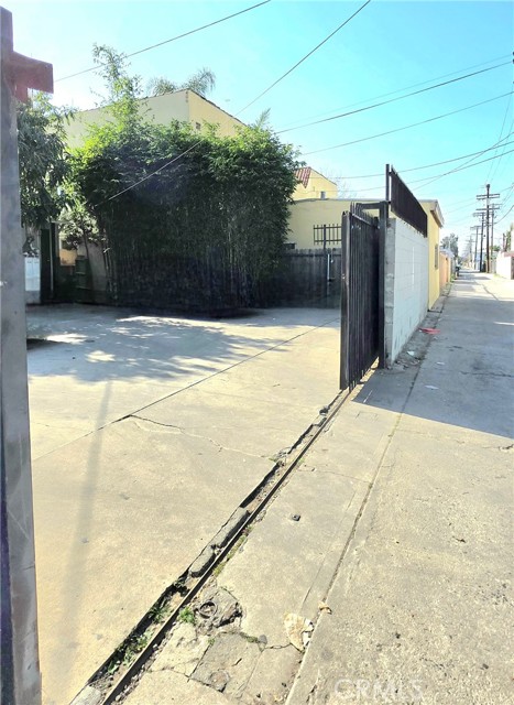 Detail Gallery Image 5 of 23 For 1249 1251 W 39th St, Los Angeles,  CA 90037 - – Beds | – Baths