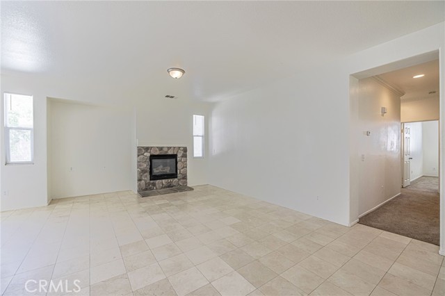 43839 58th W Street, Lancaster CA: https://media.crmls.org/medias/10dd1c6e-4b5c-4f89-8e0b-a3c4f21777ca.jpg