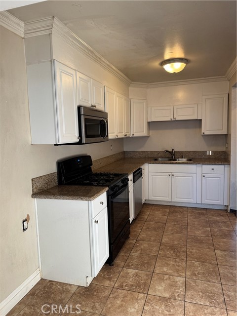 Detail Gallery Image 2 of 3 For 9968 Lev Ave, Arleta,  CA 91331 - 3 Beds | 2 Baths