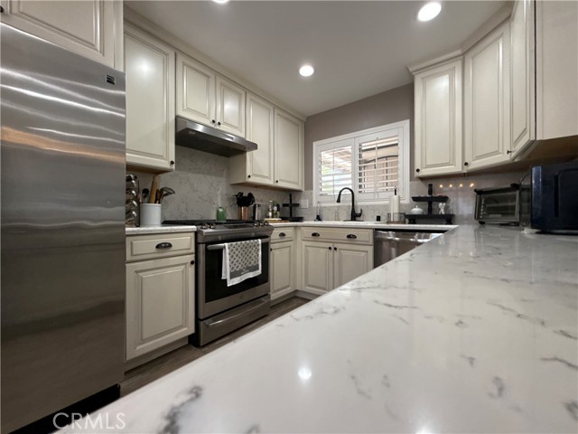 Detail Gallery Image 12 of 22 For 1053 Border Ave, Corona,  CA 92882 - 2 Beds | 2 Baths