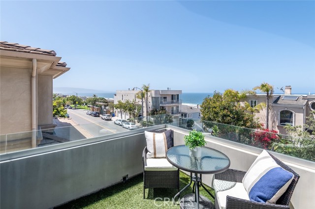 2804 Highland Avenue, Manhattan Beach, California 90266, 4 Bedrooms Bedrooms, ,3 BathroomsBathrooms,Residential,Sold,Highland,SB22116768