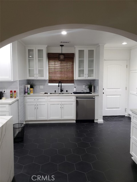 7519 La Salle Avenue, Los Angeles CA: https://media.crmls.org/medias/10dd9ac3-91f1-4c1b-bd6d-dd560c018716.jpg