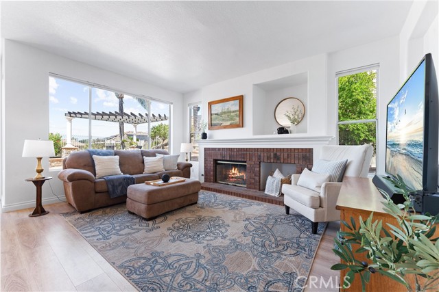 1443 Canyon Crest Drive, Corona CA: https://media.crmls.org/medias/10ddb1ea-40fc-47d1-ad41-eb1f8d1c4bf9.jpg