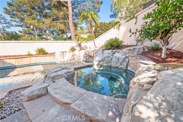 5 Encinal, Lake Forest CA: https://media.crmls.org/medias/10de2641-e883-4a85-83c3-7a1aa1ee2880.jpg