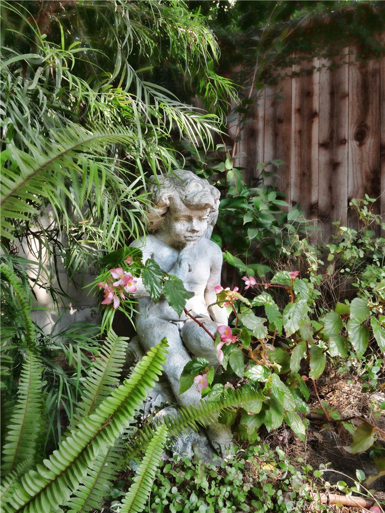 https://media.crmls.org/medias/10df573b-176b-4b5e-8cea-7dcebb23901f.jpg?preset=X-Large