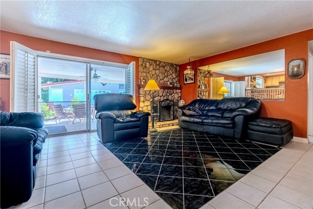 2241 N 1st Avenue, Upland CA: https://media.crmls.org/medias/10df7171-4f35-4250-8681-85bb13c250a9.jpg