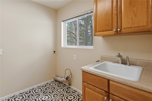 Detail Gallery Image 18 of 34 For 820 Angeles Bld, Big Bear City,  CA 92314 - 3 Beds | 2/1 Baths