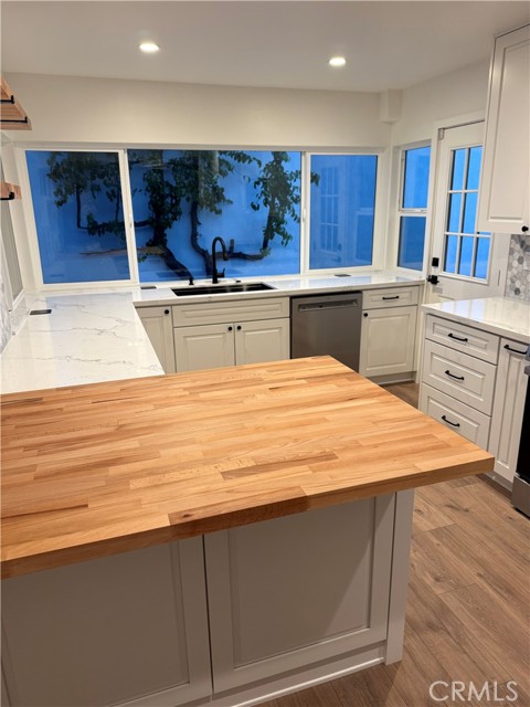 20272 Deervale Lane, Huntington Beach CA: https://media.crmls.org/medias/10e04252-5de4-4182-8541-227dbd02f48b.jpg