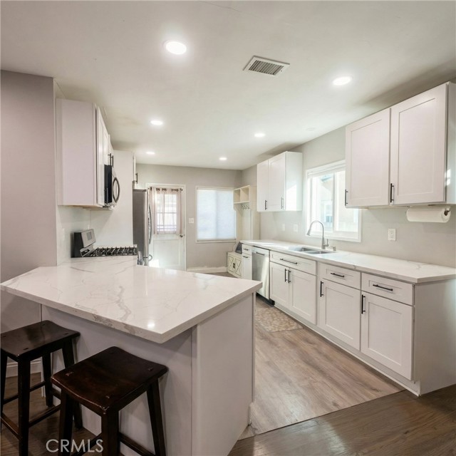 Detail Gallery Image 5 of 20 For 12833 Lewis Ave, Chino,  CA 91710 - 3 Beds | 1 Baths