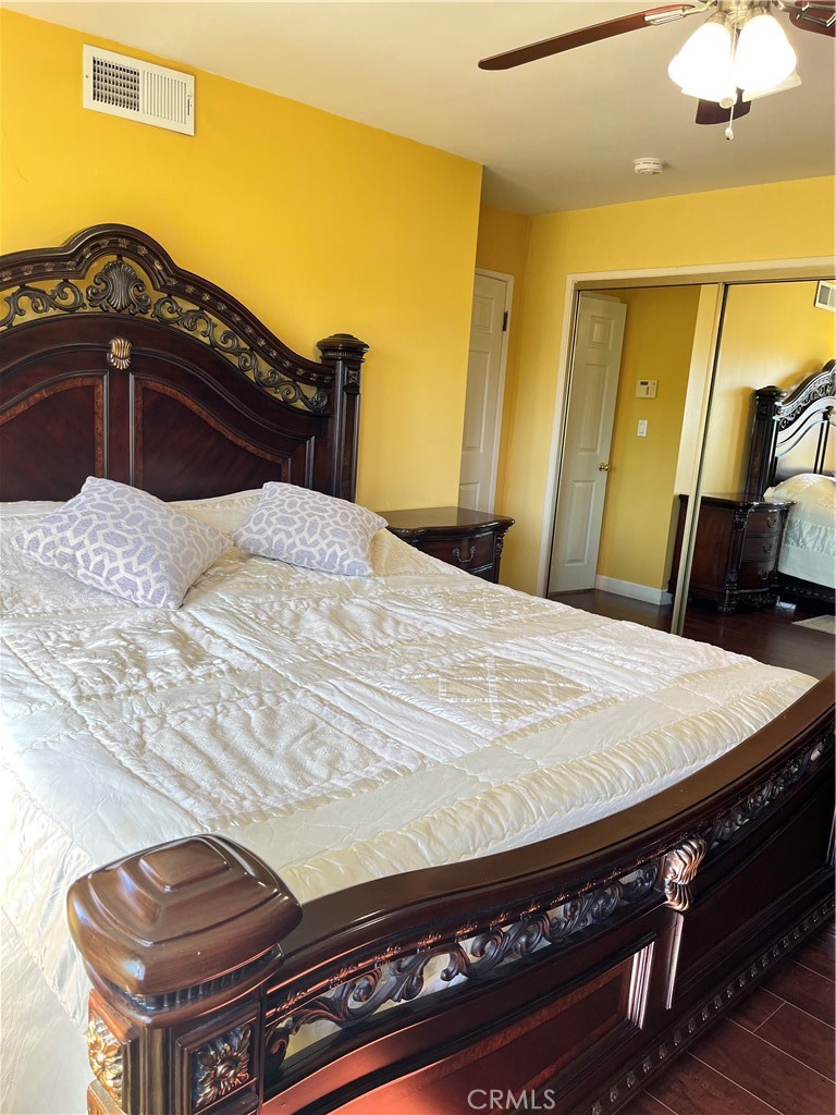 https://media.crmls.org/medias/10e42927-f98a-41d7-aa05-5c5467d09cd6.jpg?preset=X-Large
