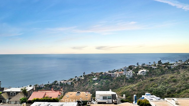 741 Marlin, Laguna Beach CA: https://media.crmls.org/medias/10e4e104-703d-4463-8a6e-b9fc7cb0d32e.jpg