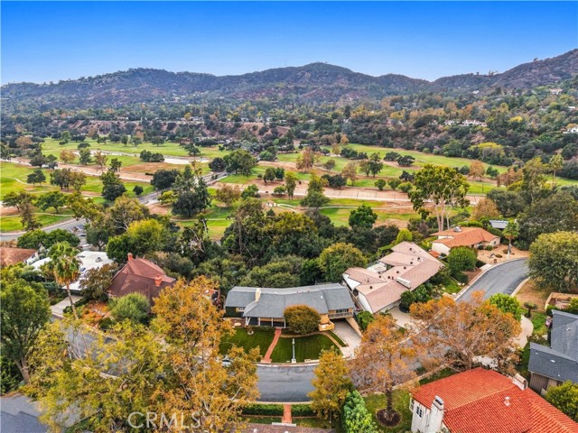 1731 La Cresta Drive photo 2