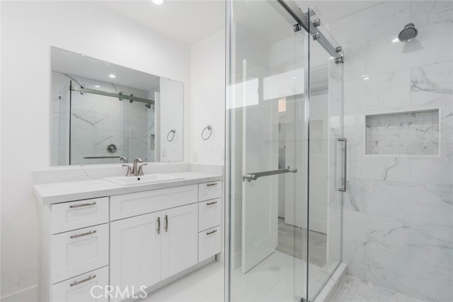707 1/2 Orchid Avenue, Corona del Mar CA: https://media.crmls.org/medias/10e4fd79-f499-4da8-ba6b-08e85d6ee824.jpg
