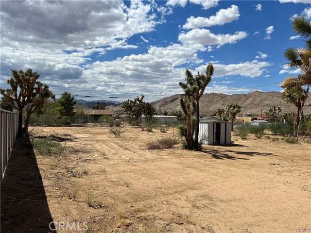 Detail Gallery Image 4 of 5 For 7384 Barberry Ave, Yucca Valley,  CA 92284 - 2 Beds | 1 Baths