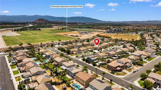 12337 Columbia Lane, Eastvale CA: https://media.crmls.org/medias/10e56d56-7745-4472-8651-900e15bb44d0.jpg