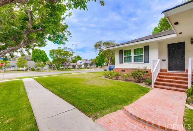 3900 Chestnut Avenue, Long Beach, California 90807, 3 Bedrooms Bedrooms, ,2 BathroomsBathrooms,Single Family Residence,For Sale,Chestnut,PW24159017