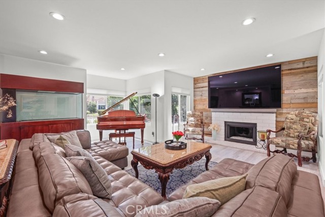 Detail Gallery Image 6 of 46 For 4975 N Buttercreek Rd, Moorpark,  CA 93021 - 4 Beds | 2/1 Baths