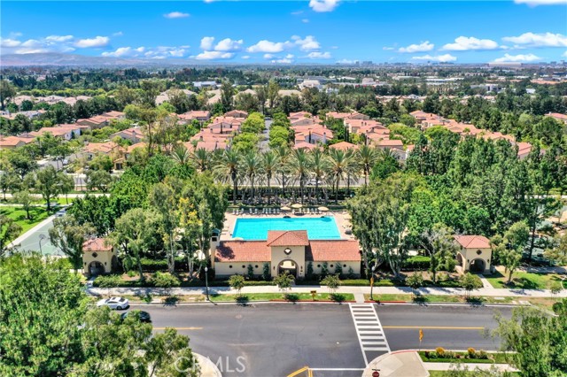 2 Grapevine, Irvine CA: https://media.crmls.org/medias/10e72d9b-8ab2-4b04-a898-8a59c0113006.jpg