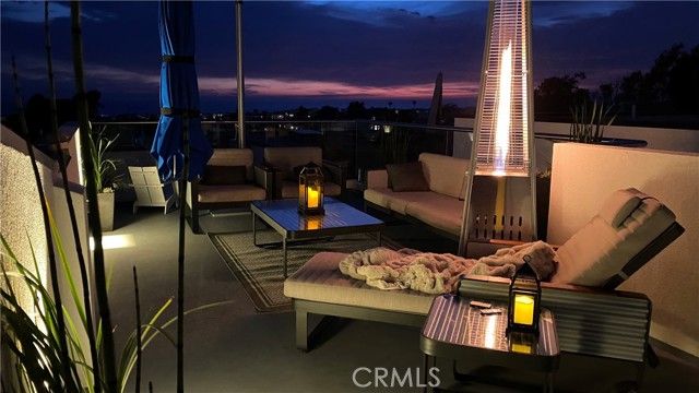 719 1st Place, Hermosa Beach CA: https://media.crmls.org/medias/10e732b7-5f69-4a6c-a5c0-f20e28637e0b.jpg
