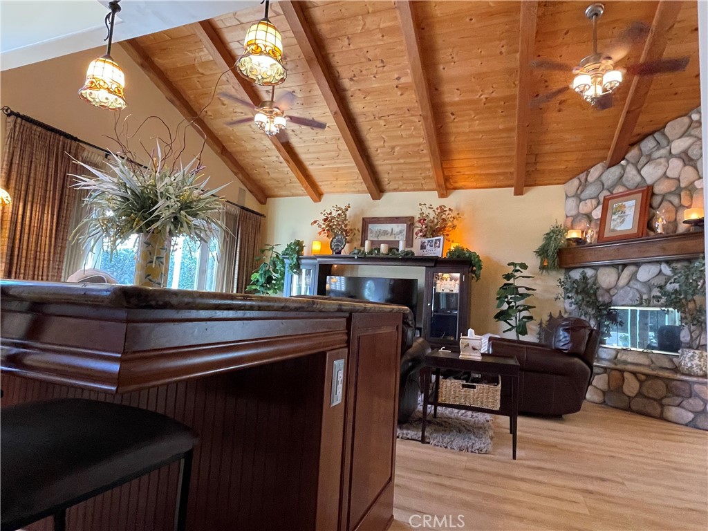 https://media.crmls.org/medias/10e78b2d-fb85-4716-ba4a-c001f5bc84bf.jpg?preset=X-Large
