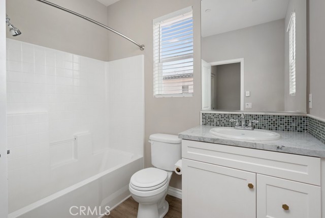21851 Moveo Drive, Saugus CA: https://media.crmls.org/medias/10e7cfcc-af21-4dcc-8f56-e22e8a745322.jpg