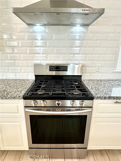 17223 Kingsbury Street, Granada Hills CA: https://media.crmls.org/medias/10e80e8b-c75e-4afa-a8ab-5ea77b05a0f0.jpg