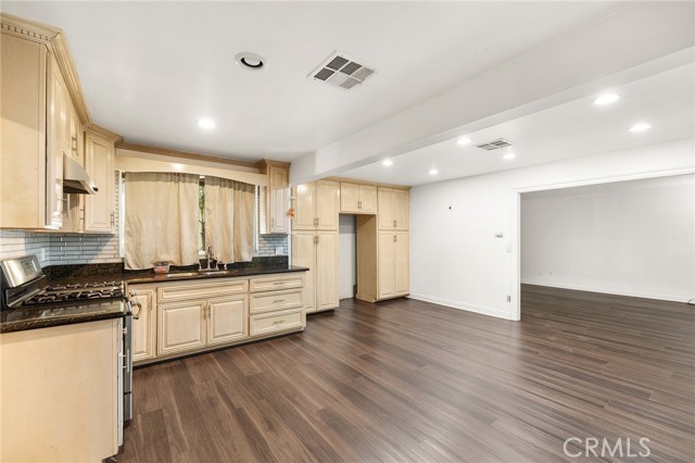 Detail Gallery Image 8 of 20 For 7020 Argyle Ave, San Bernardino,  CA 92404 - 4 Beds | 2 Baths
