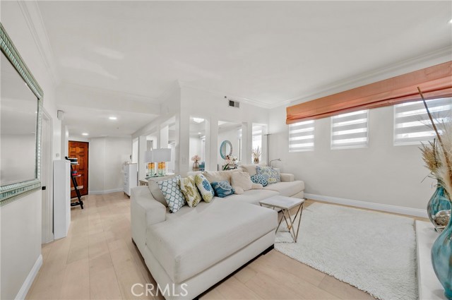 Detail Gallery Image 10 of 46 For 235 S Gale #102,  Beverly Hills,  CA 90211 - 2 Beds | 2 Baths