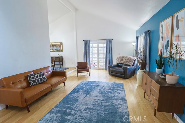 Detail Gallery Image 4 of 23 For 25426 Avenida Escalera, Valencia,  CA 91355 - 5 Beds | 3 Baths