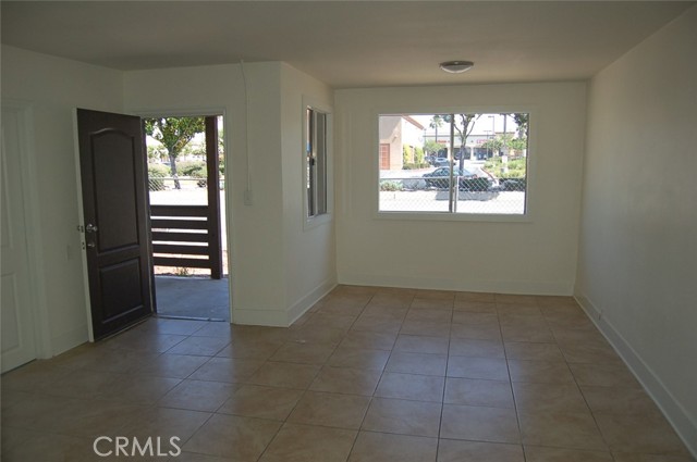 16171 Foothill Boulevard, Fontana CA: https://media.crmls.org/medias/10e9982e-9673-4004-be36-cc6d466c4ed4.jpg