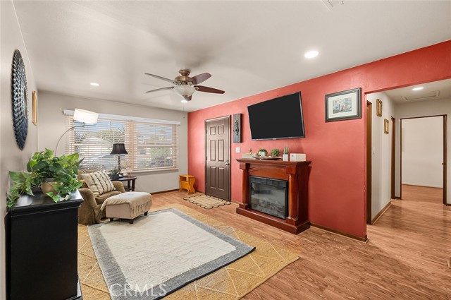 Detail Gallery Image 7 of 38 For 5026 W Roberts, Santa Ana,  CA 92704 - 4 Beds | 2 Baths