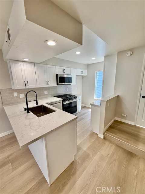 3075 Foothill Boulevard, La Crescenta CA: https://media.crmls.org/medias/10ea1027-b350-44e5-b186-7697c376347d.jpg