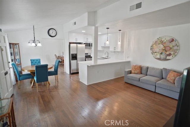 19207 Avenue Of The Oaks, Newhall CA: https://media.crmls.org/medias/10ea7d0a-d1a6-4349-8c89-0fea95a4b776.jpg