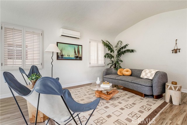 143 Roycroft Avenue, Long Beach CA: https://media.crmls.org/medias/10ea92e6-86df-4dc4-9169-ee6d545c8384.jpg