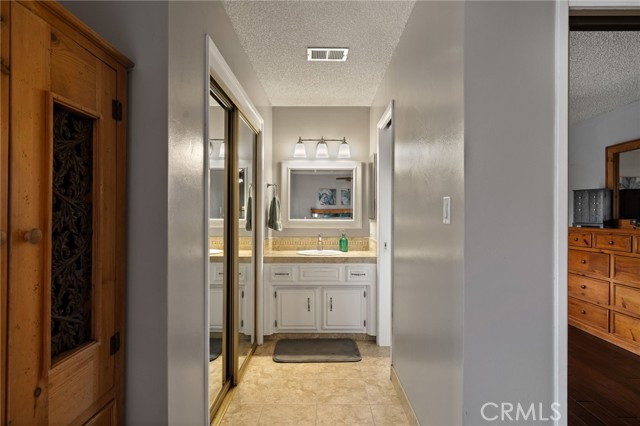 Detail Gallery Image 25 of 47 For 6001 Meadow Glen, Bakersfield,  CA 93306 - 3 Beds | 2 Baths