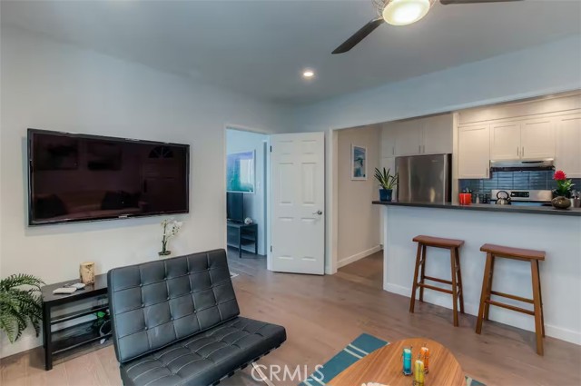 200 Moonstone Street, Manhattan Beach CA: https://media.crmls.org/medias/10eb9475-80cc-47a7-909d-be0eedde5971.jpg