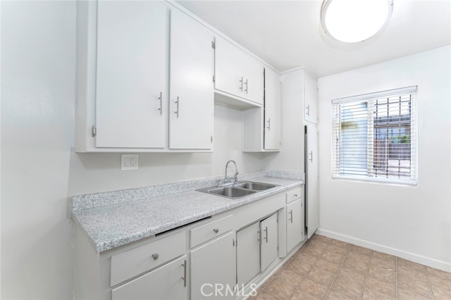 3430 Elm Avenue, Long Beach CA: https://media.crmls.org/medias/10eb9d3f-2db8-454b-bcc1-101cf7c996b7.jpg