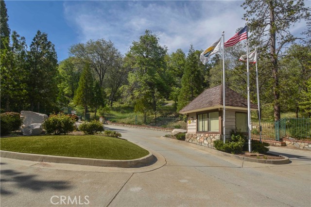 Detail Gallery Image 22 of 24 For 517 Sugar Pine Dr, Lake Arrowhead,  CA 92352 - 2 Beds | 2 Baths