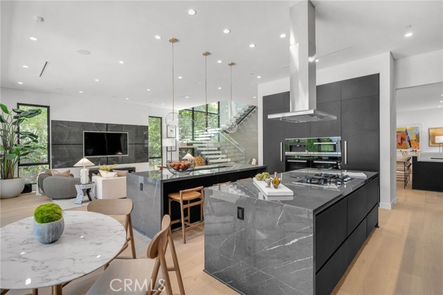 15231 Greenleaf Street, Sherman Oaks CA: https://media.crmls.org/medias/10ec00c8-8c90-44d5-b3c1-0635052869d6.jpg