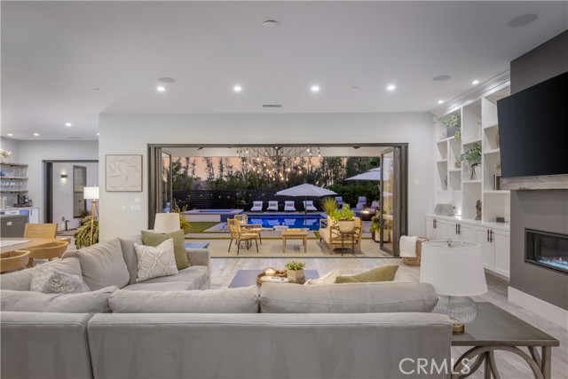 Detail Gallery Image 14 of 64 For 2318 Vista Grande, Vista,  CA 92084 - 5 Beds | 4 Baths