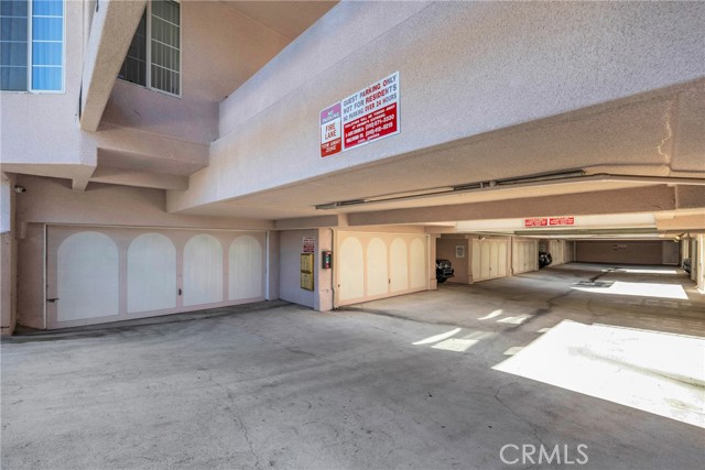 408 W Queen Street, Inglewood CA: https://media.crmls.org/medias/10ee3c83-2fef-4e65-908b-c184c89a0d35.jpg