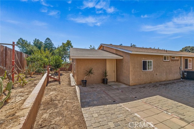 820 Cozy Court, Fallbrook CA: https://media.crmls.org/medias/10ee8888-3ca9-4b2b-9a31-72d0bed8d077.jpg