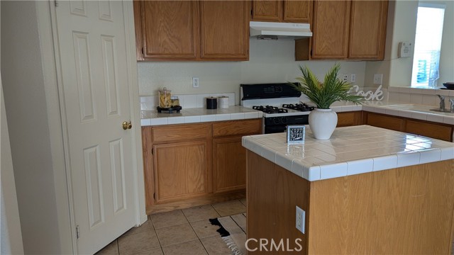 Detail Gallery Image 9 of 38 For 3672 Alhambra Ln, Perris,  CA 92571 - 3 Beds | 2/1 Baths