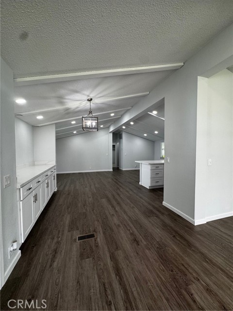 Detail Gallery Image 4 of 30 For 21214 Seep Willow Way #273,  Canyon Country,  CA 91351 - 2 Beds | 2 Baths