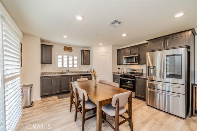 Detail Gallery Image 5 of 31 For 8346 Woodrose St, Jurupa Valley,  CA 92509 - 3 Beds | 2/1 Baths