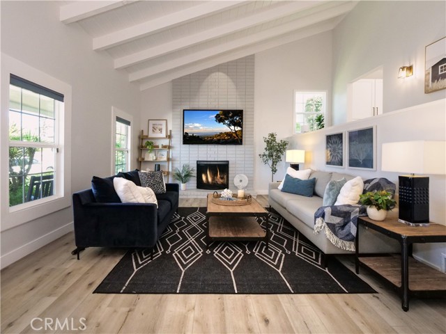 Large Living Room w/ Vaulted Ceilings