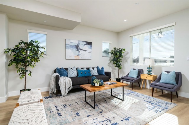 Detail Gallery Image 3 of 29 For 798 Amelia Ave #B,  San Dimas,  CA 91773 - 4 Beds | 3 Baths