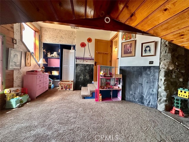 39722 Valley Of The Falls Drive, Forest Falls CA: https://media.crmls.org/medias/10f1189b-fd1c-4036-9686-a8b34f970d63.jpg